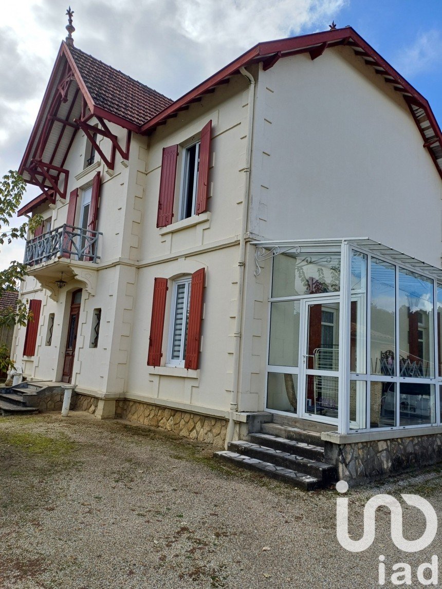 House 8 rooms of 190 m² in Préchac (33730)