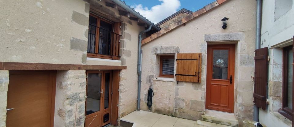 Maison de ville 5 pièces de 85 m² à Lussac-les-Châteaux (86320)