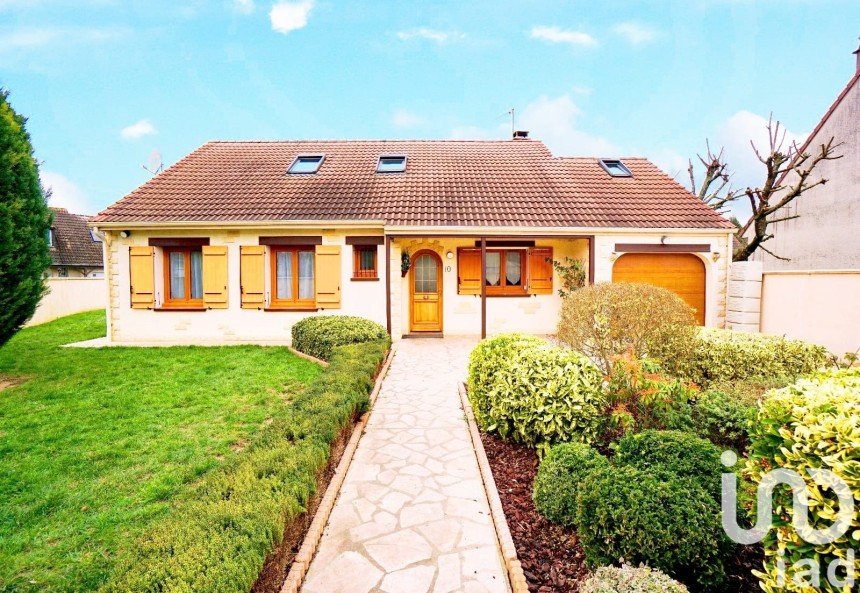 Maison traditionnelle 6 pièces de 160 m² à Roissy-en-Brie (77680)