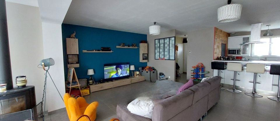 House 7 rooms of 131 m² in Le Pout (33670)