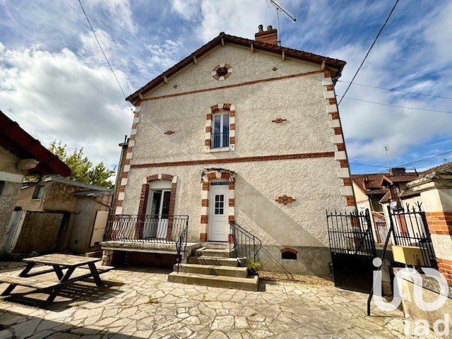 Maison de ville 4 pièces de 85 m² à Cosne-Cours-sur-Loire (58200)