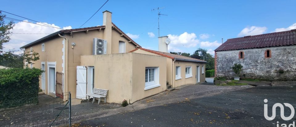 Maison de campagne 11 pièces de 218 m² à Chemillé-en-Anjou (49120)