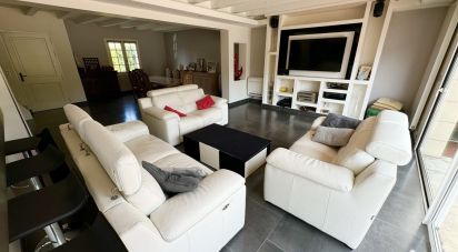 House 8 rooms of 160 m² in Saint-Cyr-en-Val (45590)