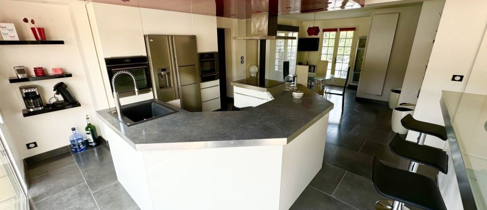 Maison 8 pièces de 160 m² à Saint-Cyr-en-Val (45590)