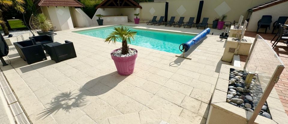 House 8 rooms of 160 m² in Saint-Cyr-en-Val (45590)