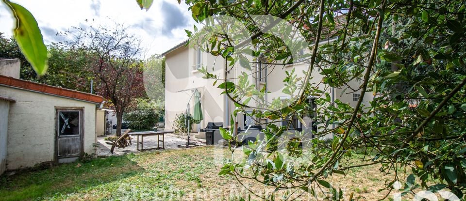 House 7 rooms of 140 m² in Saint-Maur-des-Fossés (94100)