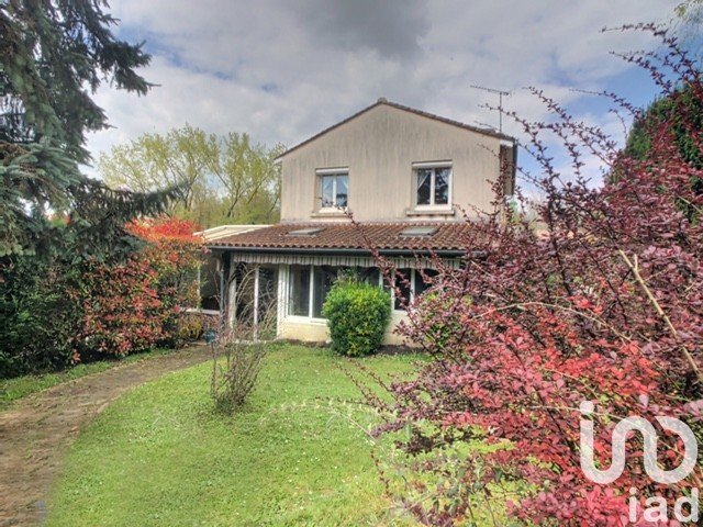 Traditional house 5 rooms of 114 m² in L'Isle-d'Espagnac (16340)