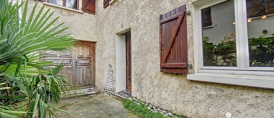 Traditional house 5 rooms of 134 m² in Lons (64140)