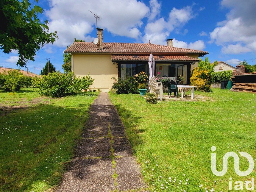 Maison traditionnelle 5 pièces de 182 m² à Saint-Vivien-de-Médoc (33590)