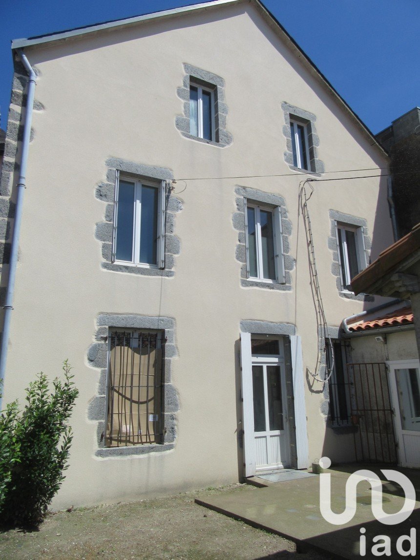 Building in Moncoutant (79320) of 180 m²