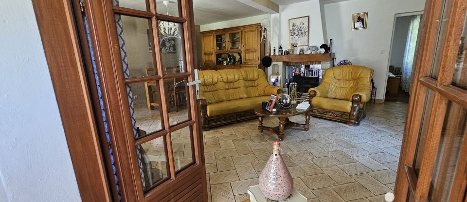 Traditional house 5 rooms of 155 m² in Saint-Gervais (33240)