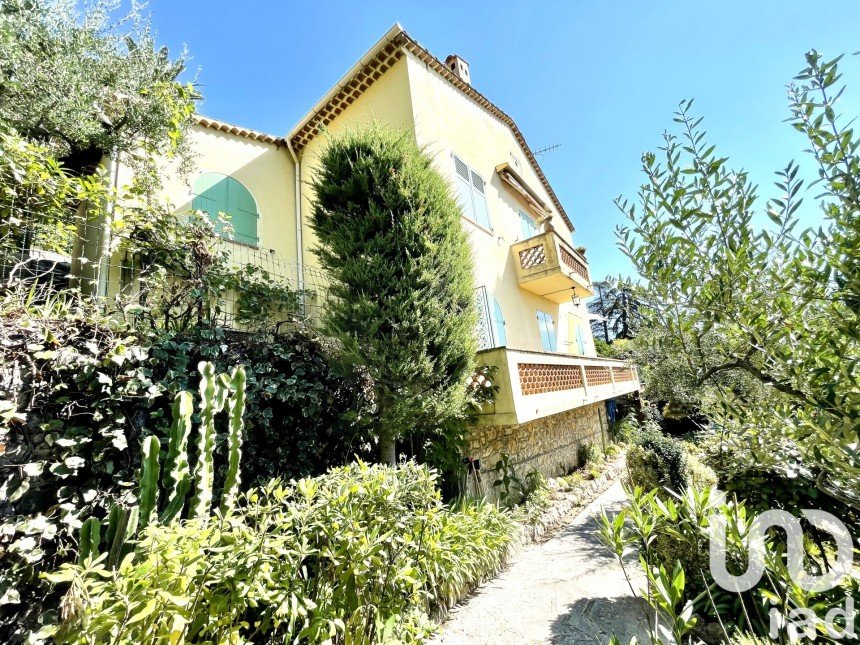 Traditional house 4 rooms of 100 m² in Grasse (06130)