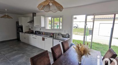 Maison 4 pièces de 88 m² à Savignac-de-l'Isle (33910)