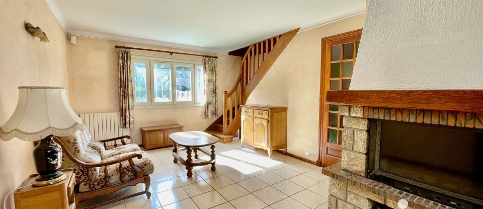 House 7 rooms of 134 m² in Moret Loing et Orvanne (77250)