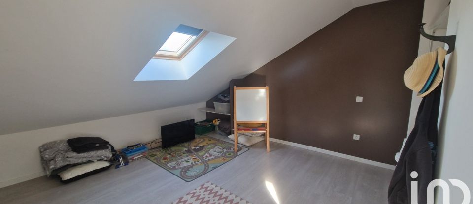 Maison traditionnelle 5 pièces de 130 m² à Villecomtal-sur-Arros (32730)