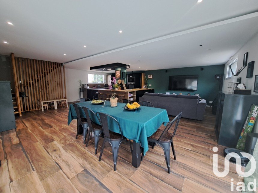 Maison 9 pièces de 177 m² à Quessoy (22120)