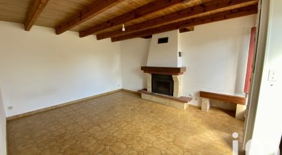 Longere 6 rooms of 110 m² in Saint-Georges-de-Noisné (79400)