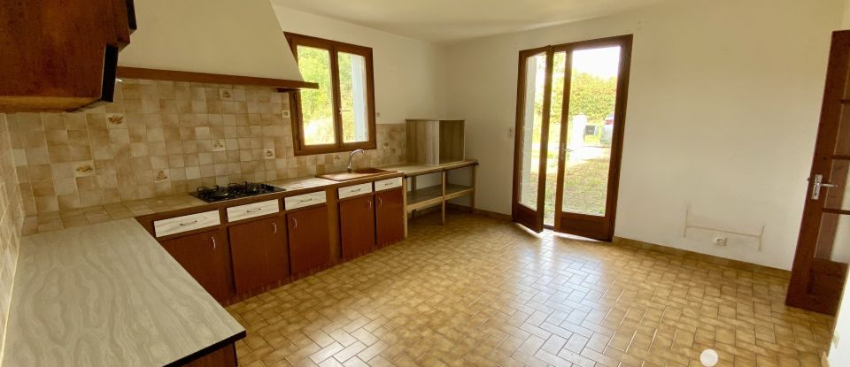 Longere 6 rooms of 110 m² in Saint-Georges-de-Noisné (79400)