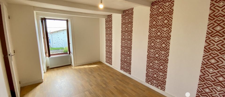 Longere 6 rooms of 110 m² in Saint-Georges-de-Noisné (79400)