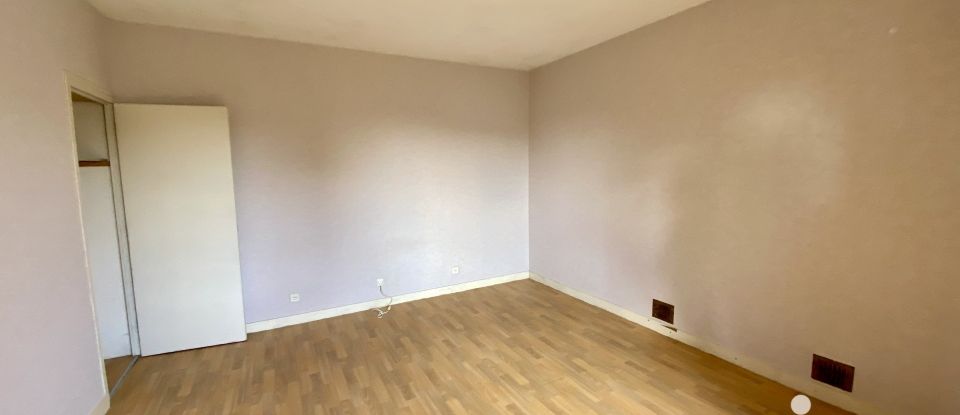 Longère 6 pièces de 110 m² à Saint-Georges-de-Noisné (79400)