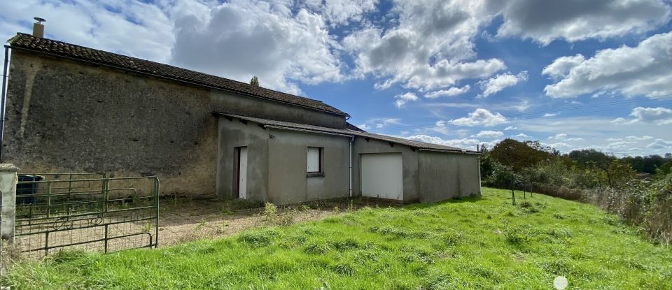 Longère 6 pièces de 110 m² à Saint-Georges-de-Noisné (79400)