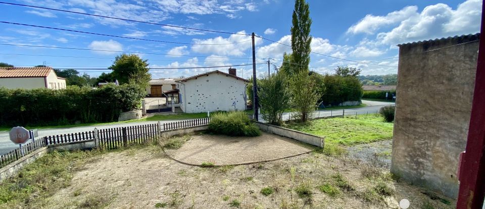 Longère 6 pièces de 110 m² à Saint-Georges-de-Noisné (79400)