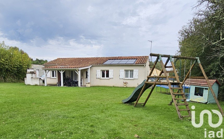 Pavilion 5 rooms of 109 m² in Cavignac (33620)