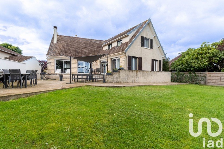 Maison traditionnelle 8 pièces de 192 m² à Beynes (78650)