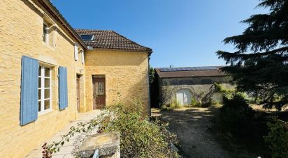 Maison 12 pièces de 300 m² à Cassagnes (46700)