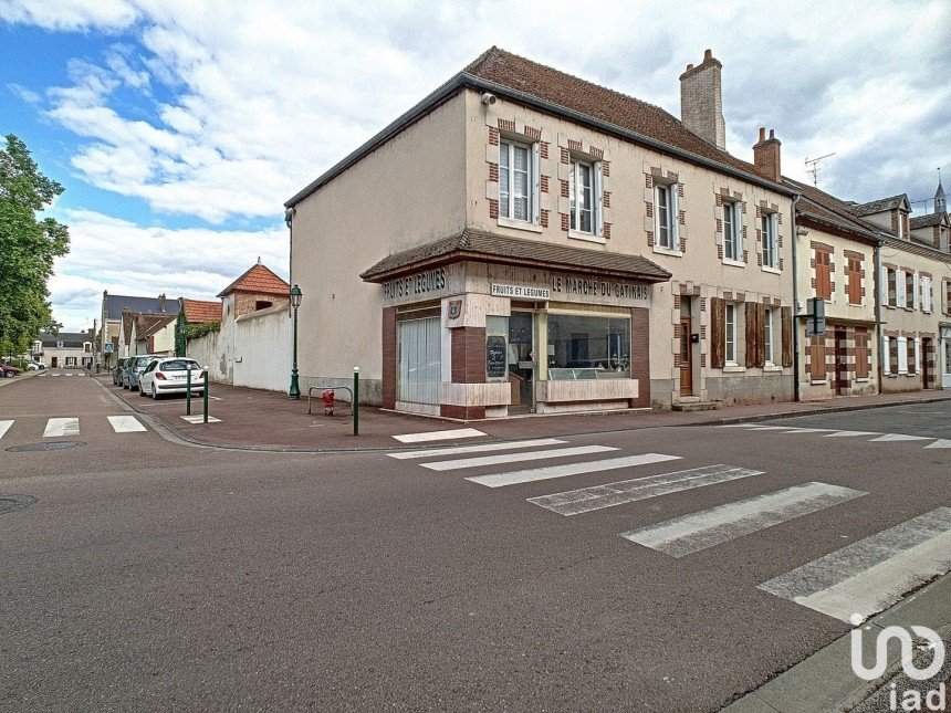 Maison 8 pièces de 175 m² à Lorris (45260)