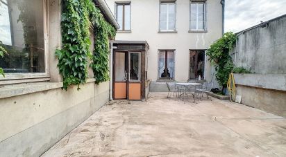 Maison 8 pièces de 175 m² à Lorris (45260)