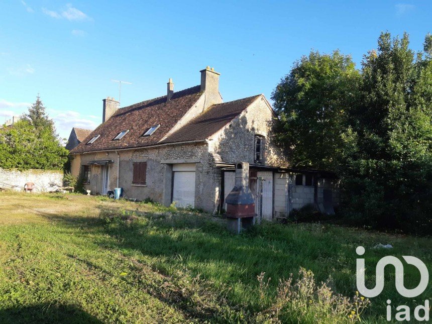 Maison de village 6 pièces de 108 m² à Bourg-le-Roi (72610)