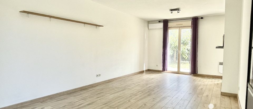 Maison 4 pièces de 83 m² à Saint-Gilles (30800)