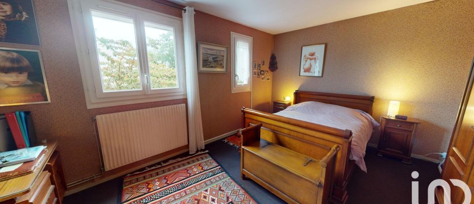 Traditional house 7 rooms of 150 m² in Vaux-le-Pénil (77000)