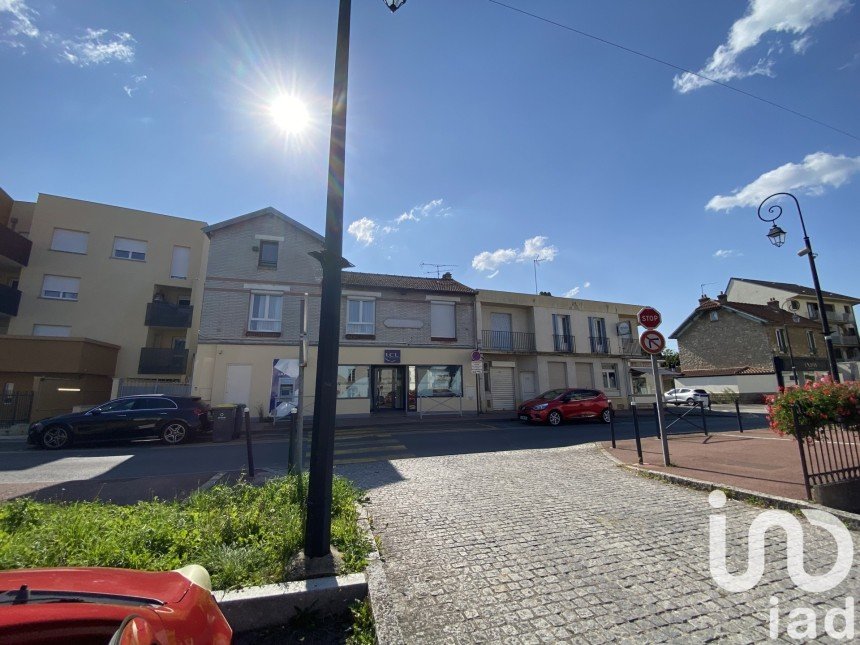 Building in Combs-la-Ville (77380) of 109 m²