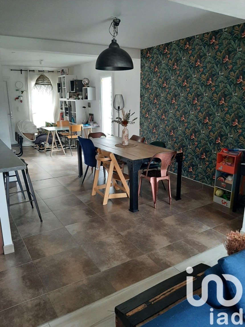 Traditional house 5 rooms of 128 m² in Les Sorinières (44840)