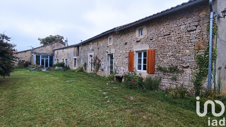 Country house 7 rooms of 328 m² in Sainte-Soline (79120)