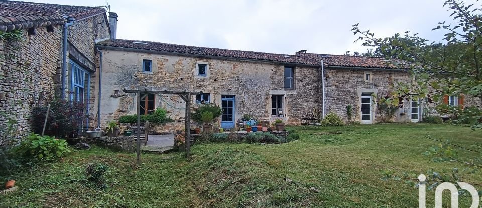 Country house 7 rooms of 328 m² in Sainte-Soline (79120)