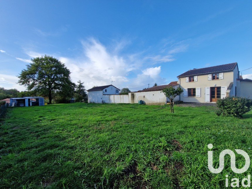 Maison 4 pièces de 116 m² à Taizé-Aizie (16700)