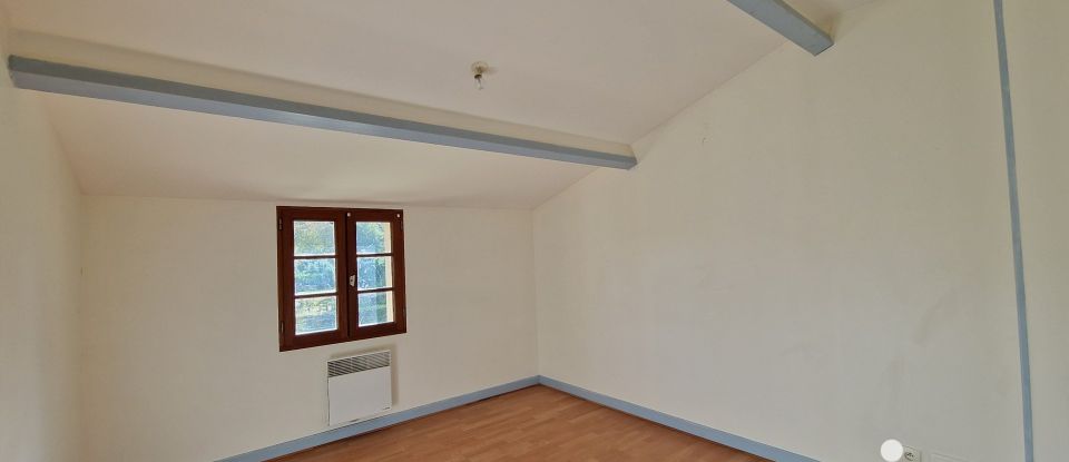 House 4 rooms of 116 m² in Taizé-Aizie (16700)