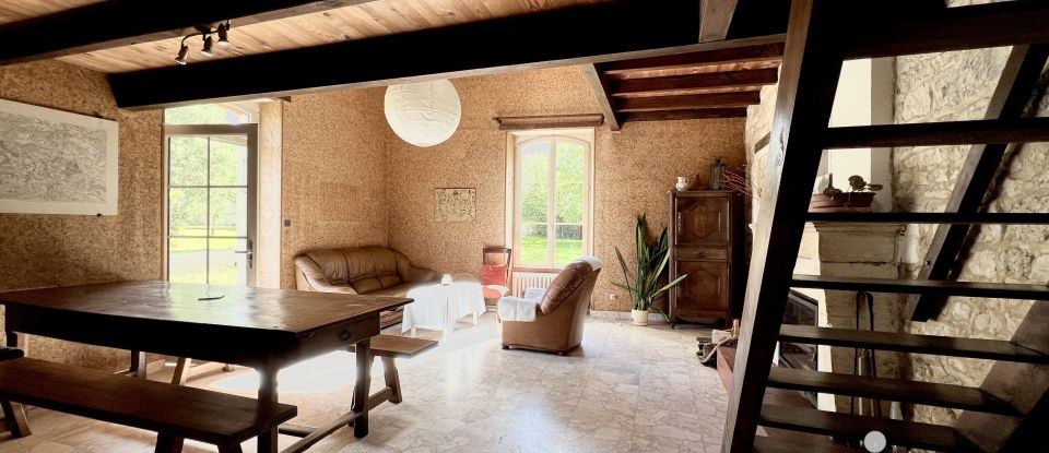 Maison 11 pièces de 258 m² à Chambon (17290)