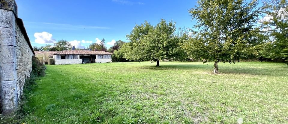 Maison 11 pièces de 258 m² à Chambon (17290)