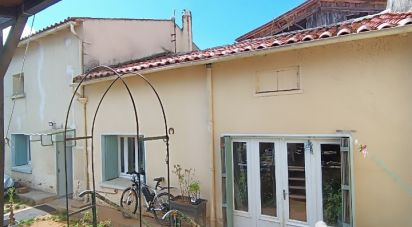 House 5 rooms of 119 m² in Écoyeux (17770)