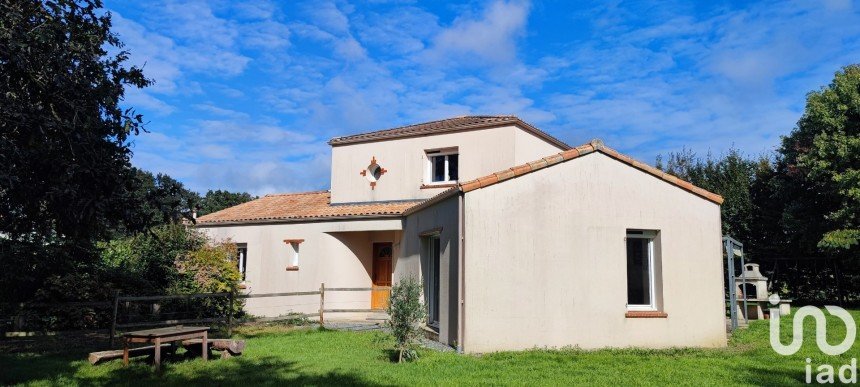 Maison 7 pièces de 131 m² à Saint-Fulgent (85250)