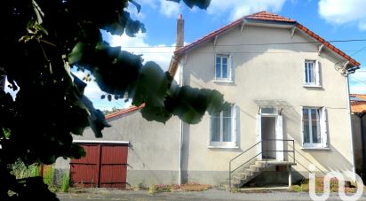 Village house 4 rooms of 98 m² in Lussac-les-Châteaux (86320)