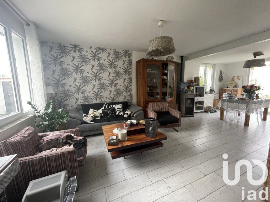 House 5 rooms of 140 m² in Lagord (17140)