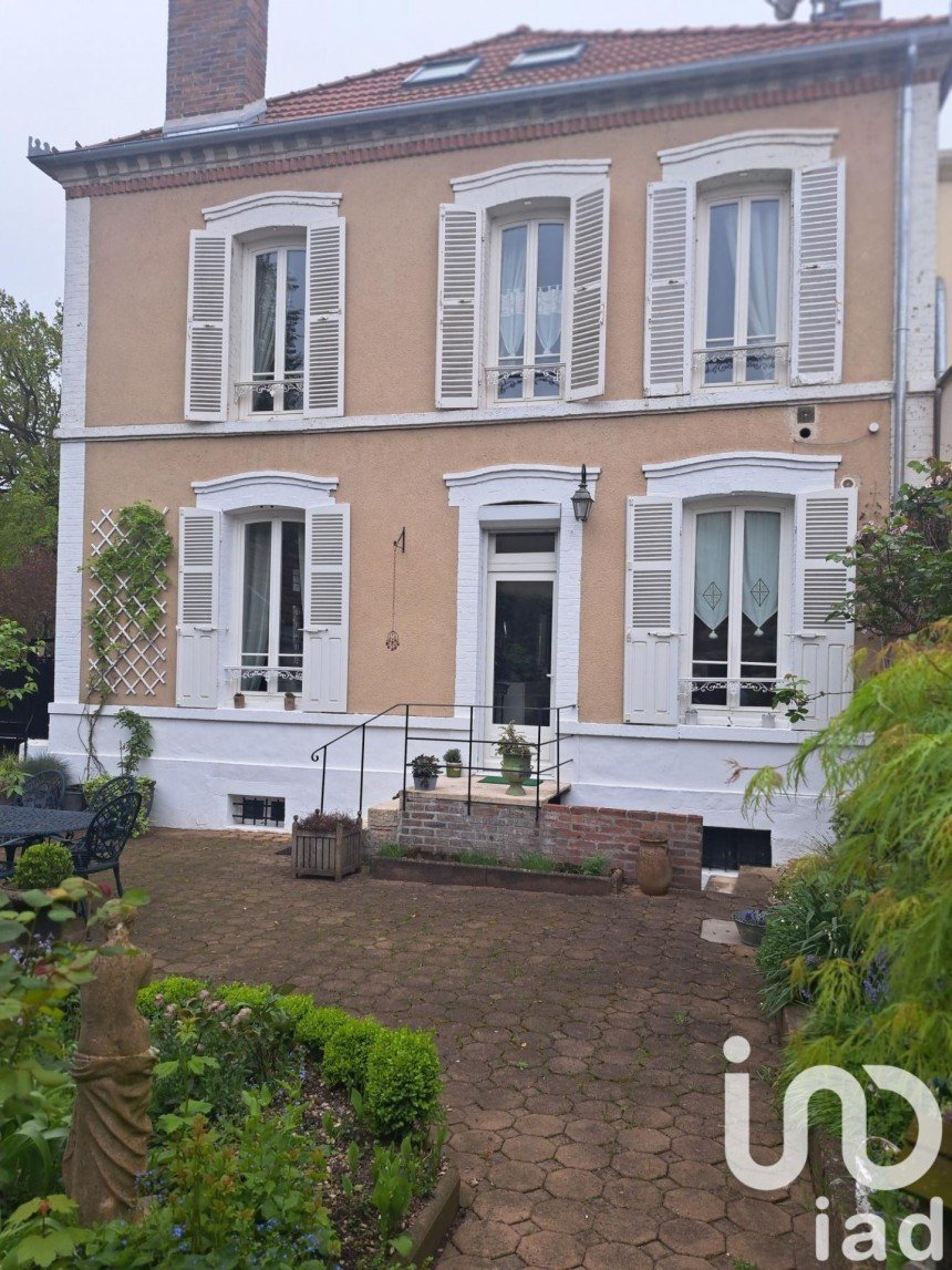 Town house 6 rooms of 163 m² in Villeneuve-sur-Yonne (89500)