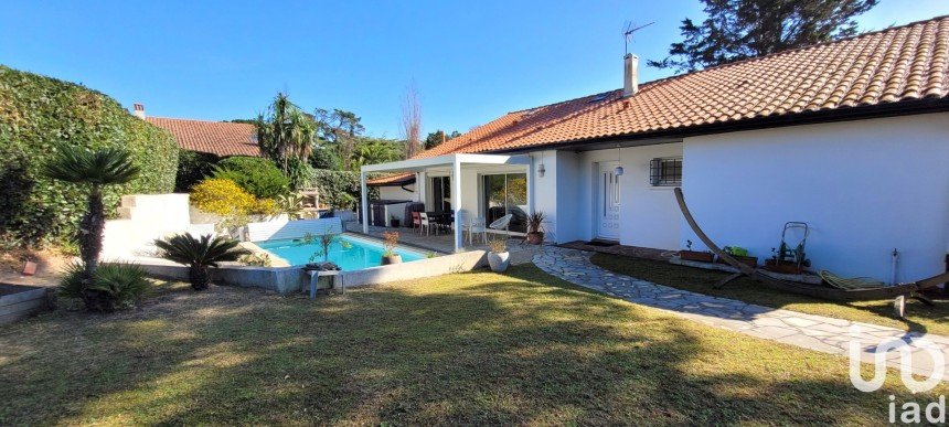 House 7 rooms of 143 m² in Anglet (64600)