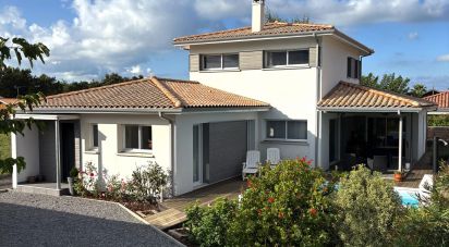 House 6 rooms of 151 m² in Gujan-Mestras (33470)