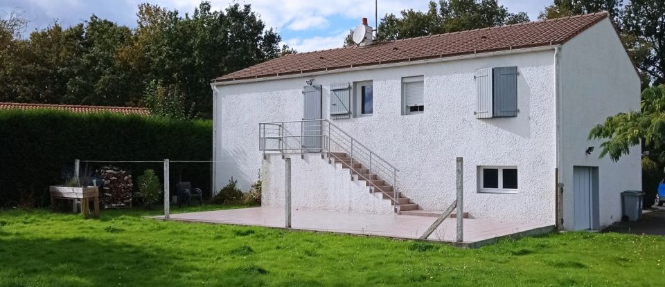 Maison traditionnelle 6 pièces de 115 m² à La Ferrière (85280)